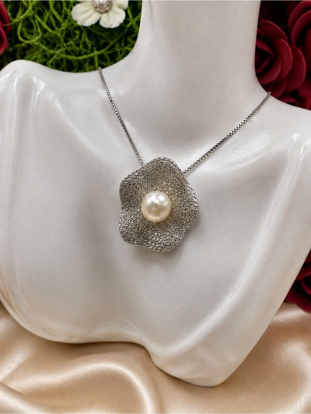 Elegant Silver and Pearl Necklace Sterling silver included box